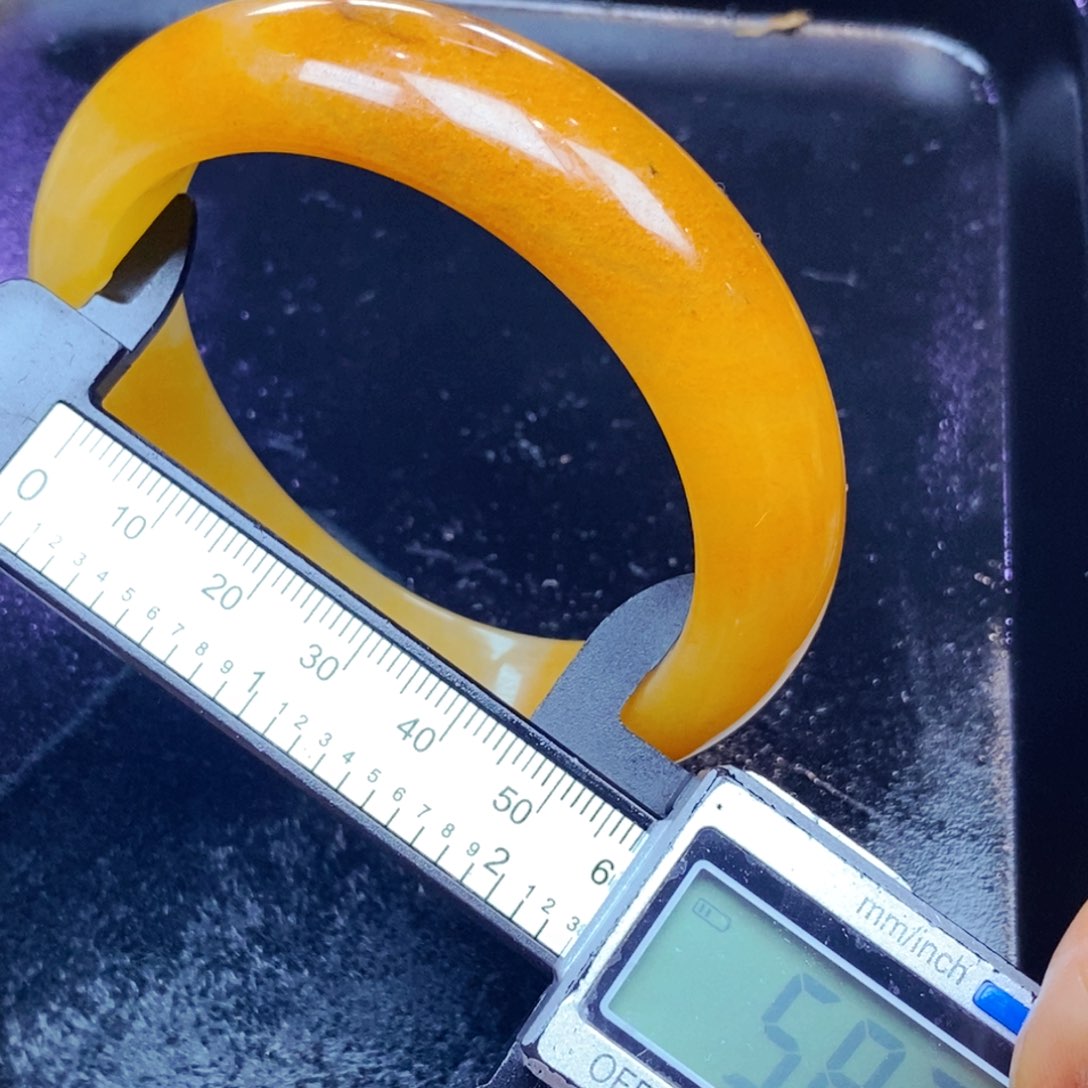 未镶嵌石英质玉（黄龙玉）颈饰