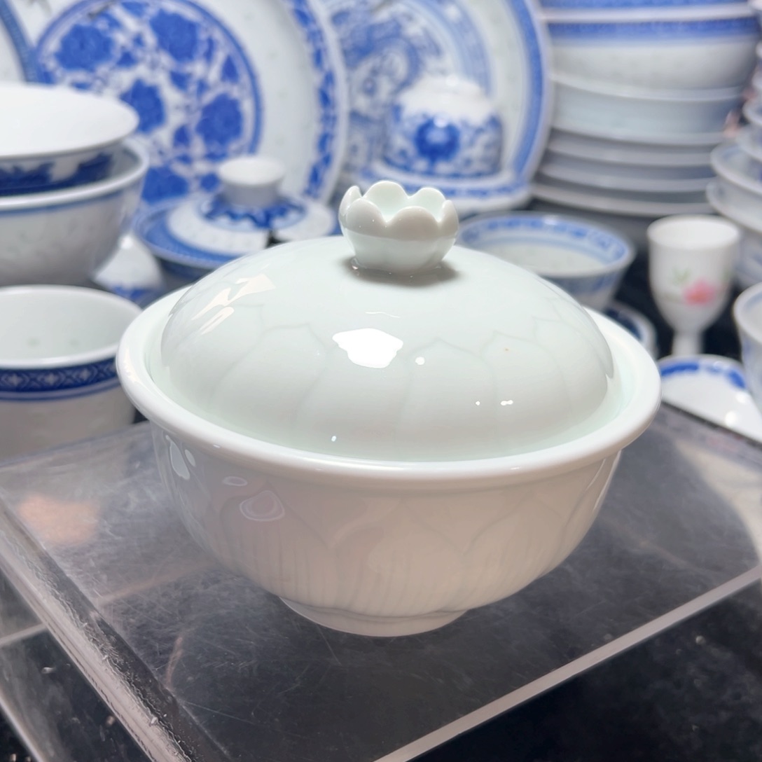 碗隐青釉雕塑荷花小炖盅