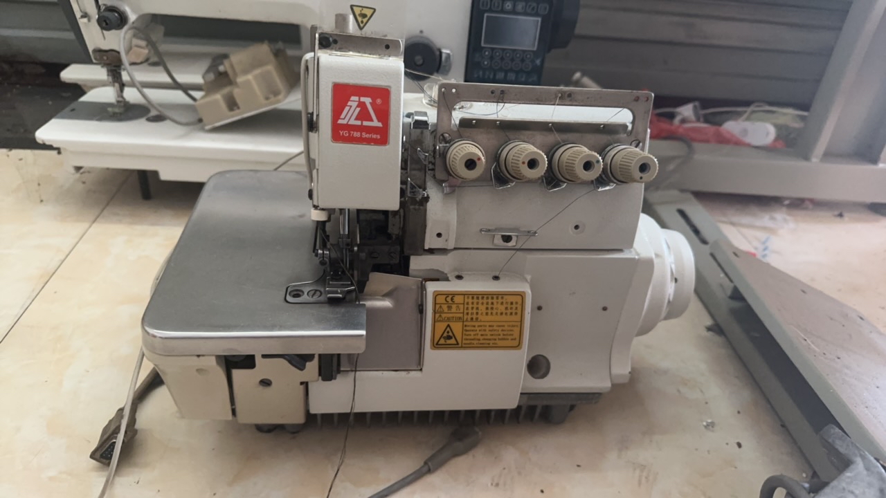 国产700四线锁边机整套