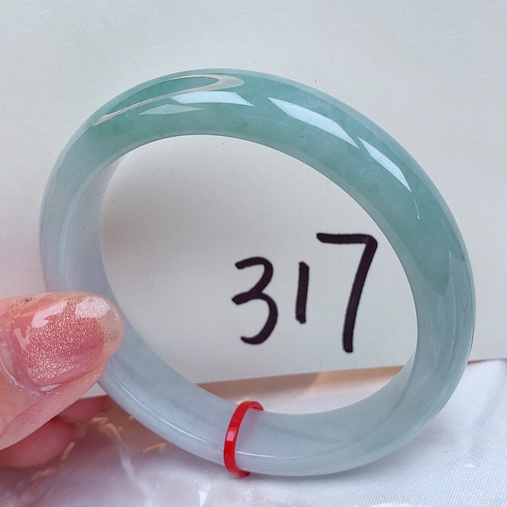 翡翠手镯未镶嵌翡翠