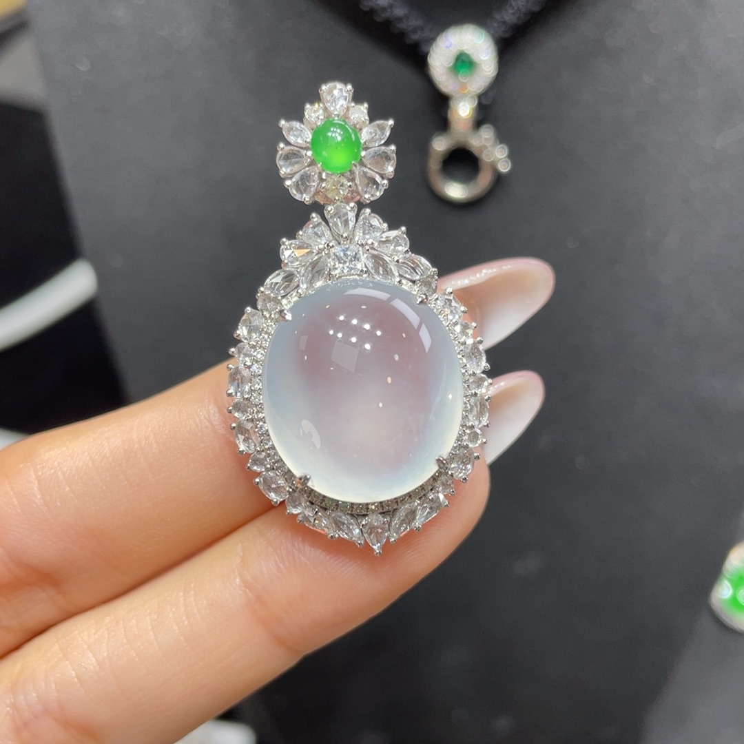 翡翠颈饰18K金镶嵌天然缅甸翡翠a货