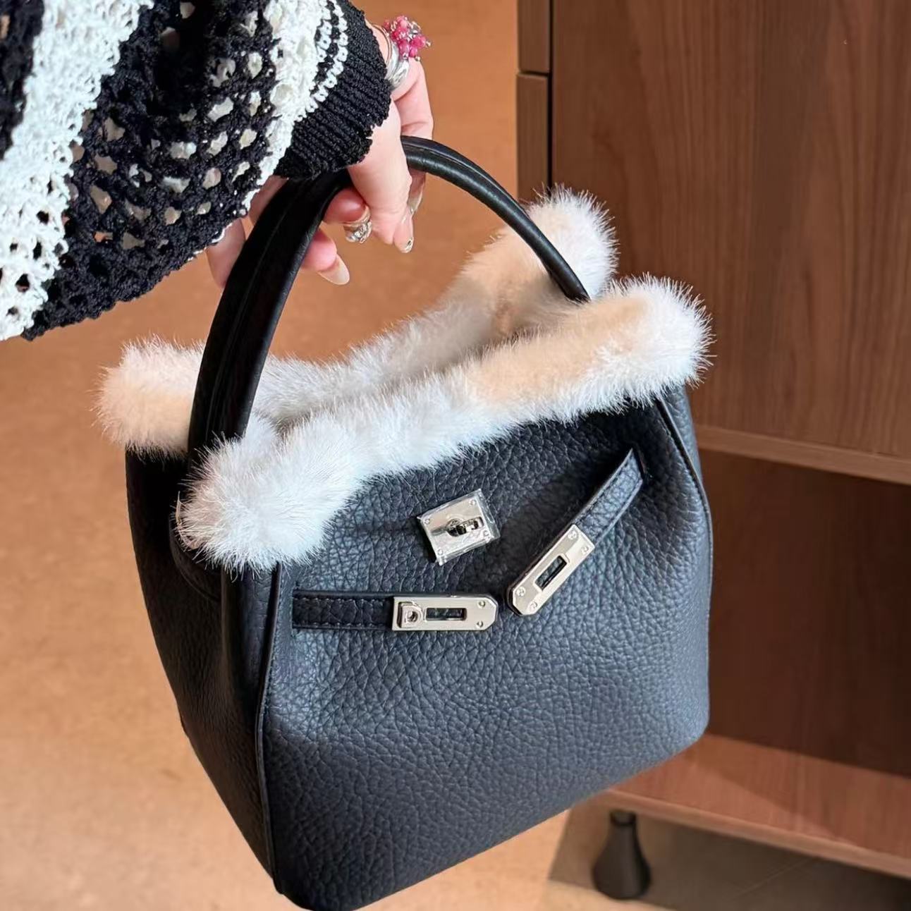 锁扣手提包~精致轻奢系列荔枝纹手提包-HGB2512656