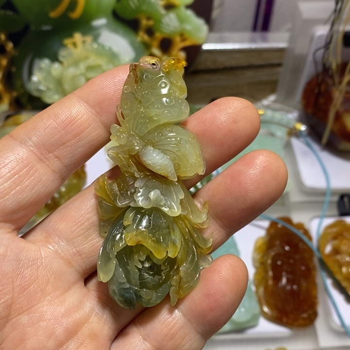隔***刘蛇纹石玉未镶嵌颈饰