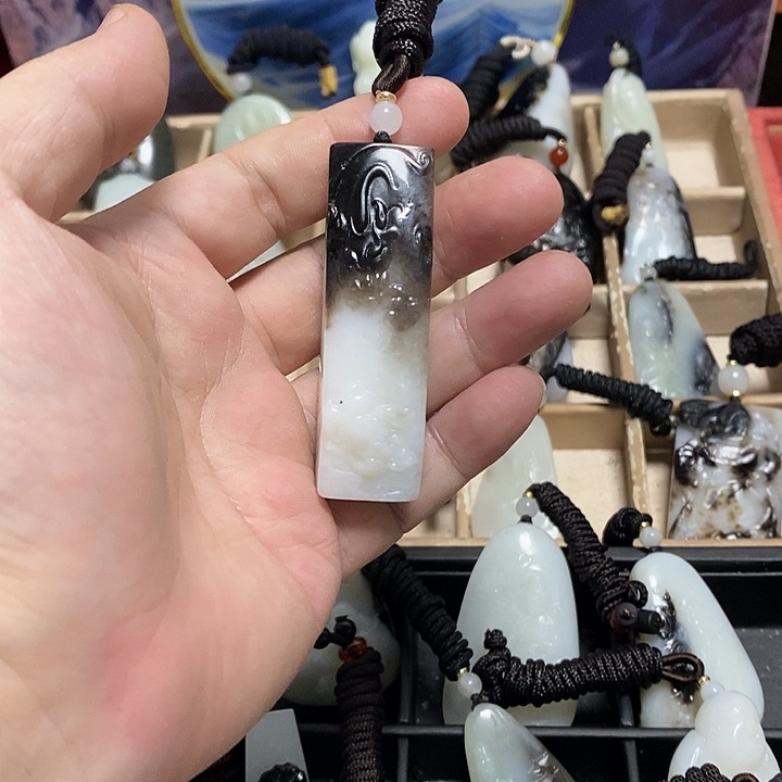 零***度和田玉未镶嵌颈饰