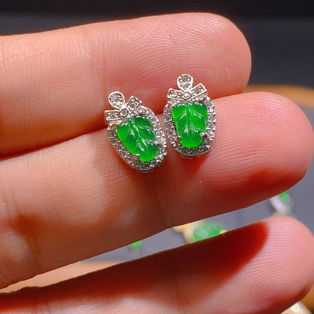 翡翠耳饰未镶嵌          