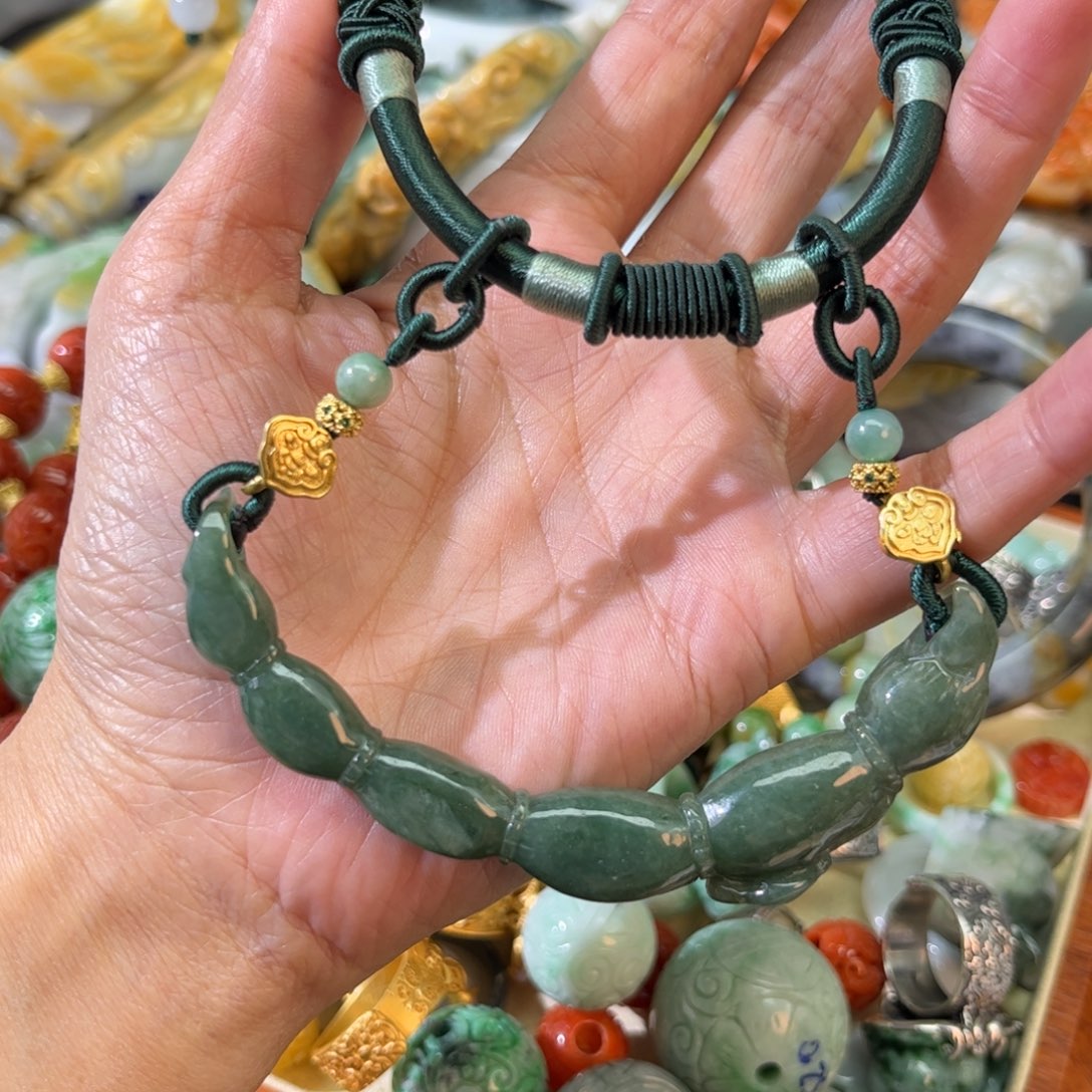 翡翠颈饰未镶嵌待编款