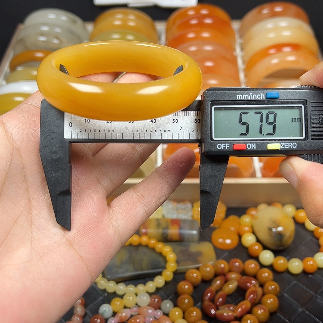 石英质玉（黄龙玉）未镶嵌手镯