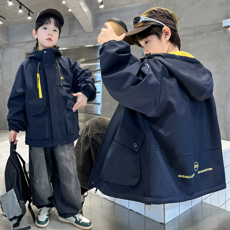 男童春秋款外套2025新款中大童秋季连帽男孩秋装冲锋衣儿童痞帅风