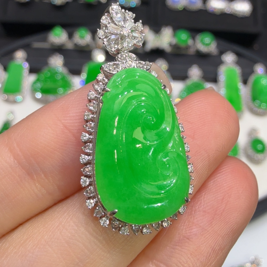 翡翠18K金镶嵌颈饰收到货48小时鉴赏期