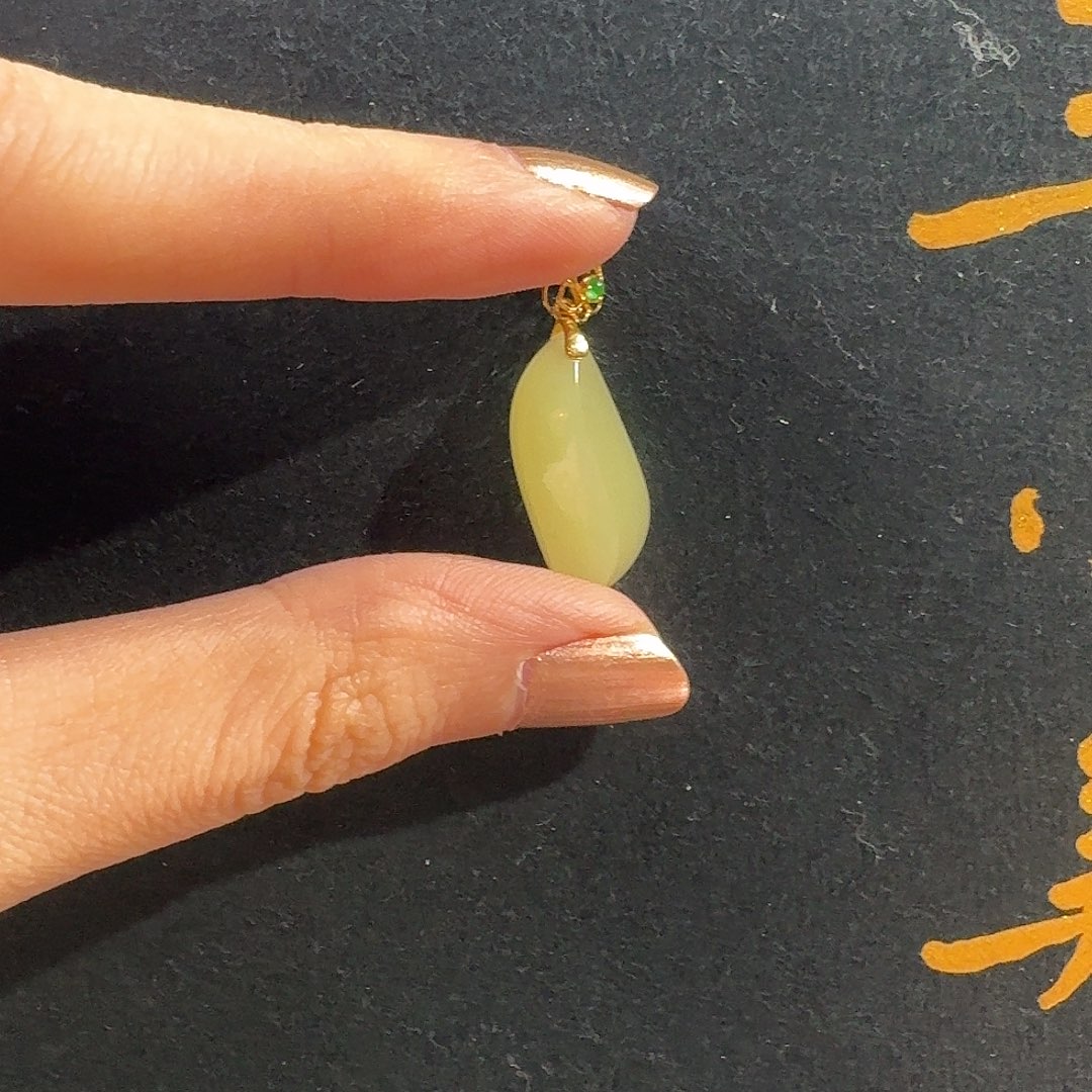 和田玉未镶嵌颈饰若羌黄口