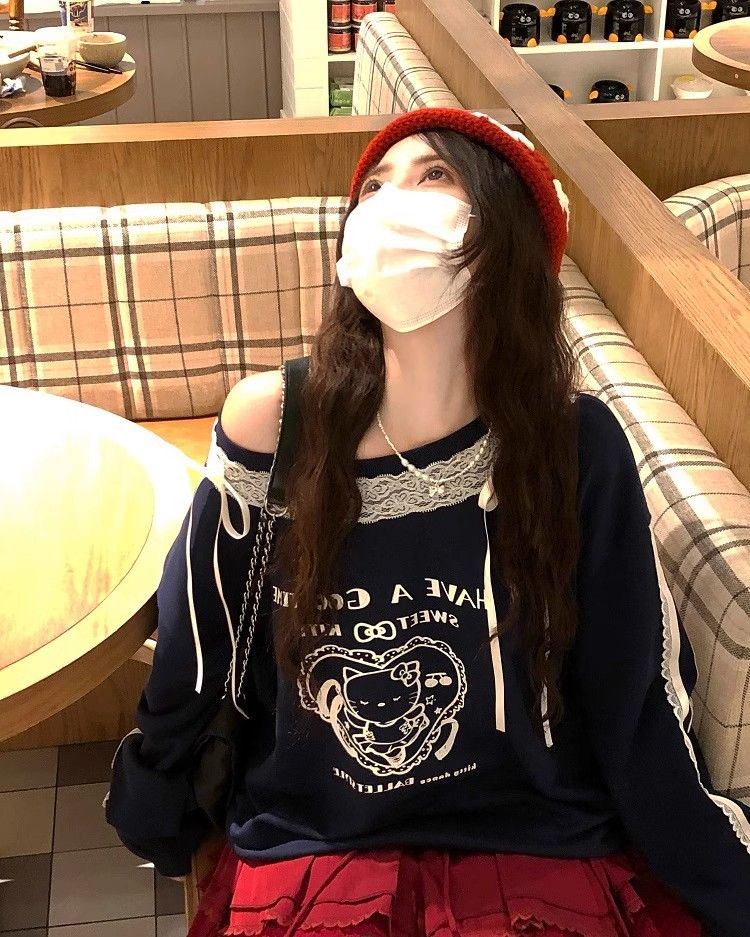 国潮牌拼接蕾丝花边猫咪斜肩卫衣女宽松设计感小众休闲百搭上衣服
