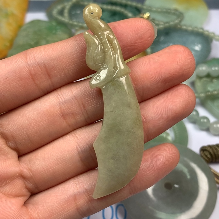 翡翠颈饰未镶嵌翡翠