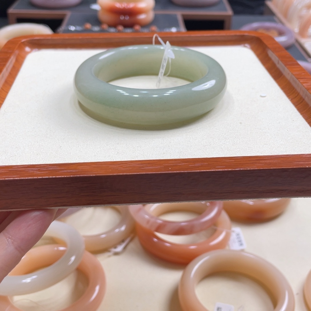 石英岩玉手镯未镶嵌