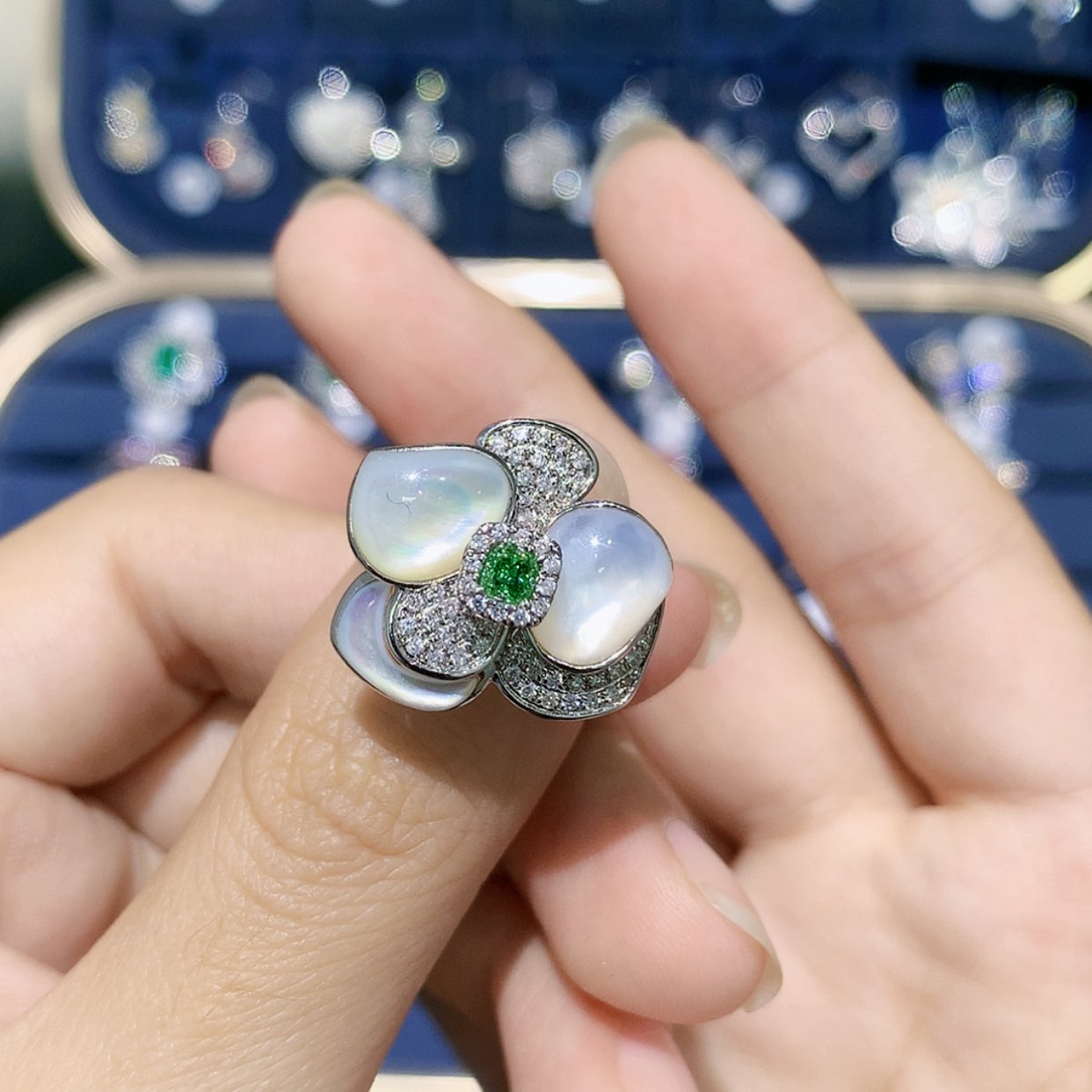 【闪购商品】18K金镶嵌戒指/指环钻石