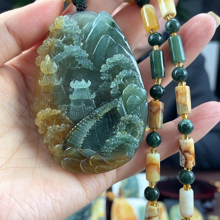 蛇纹石玉颈饰未镶嵌