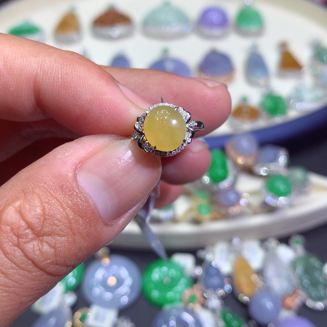 翡翠吊坠(赠链)18K金镶嵌