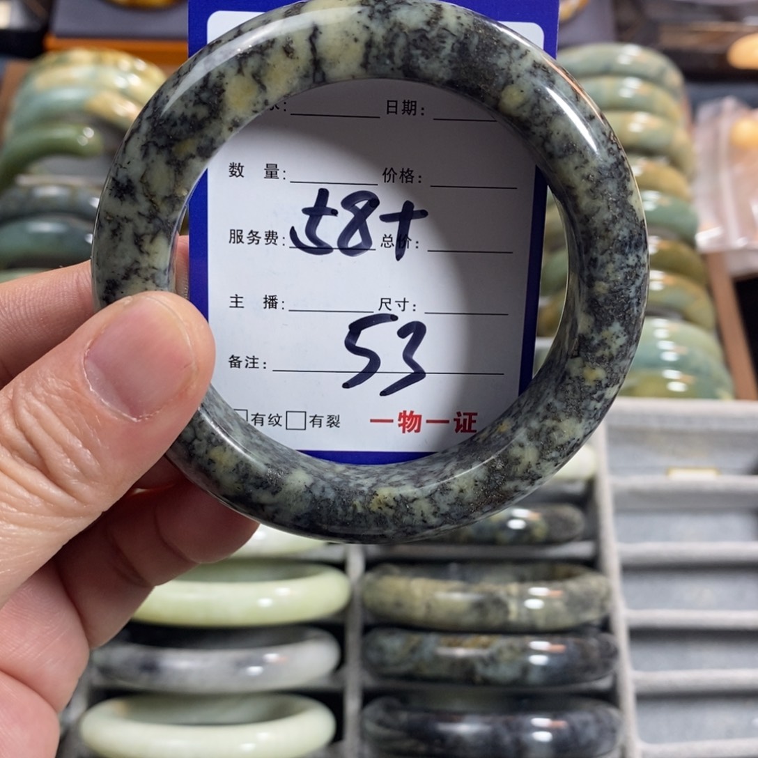 蛇纹石玉手镯未镶嵌