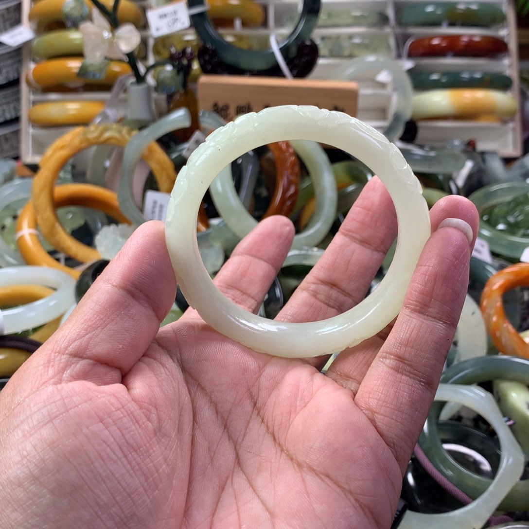 蛇纹石玉手镯未镶嵌