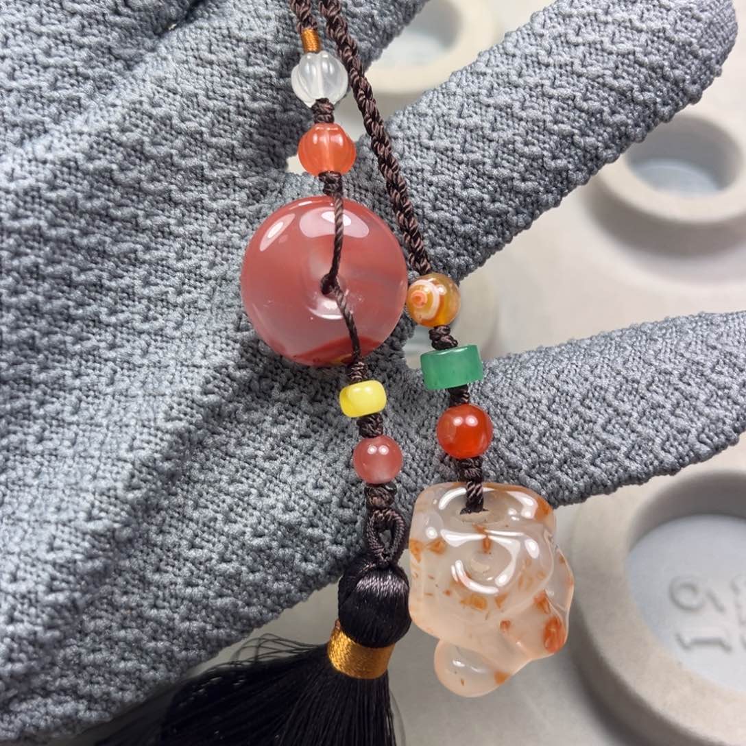 南红玛瑙车挂未镶嵌