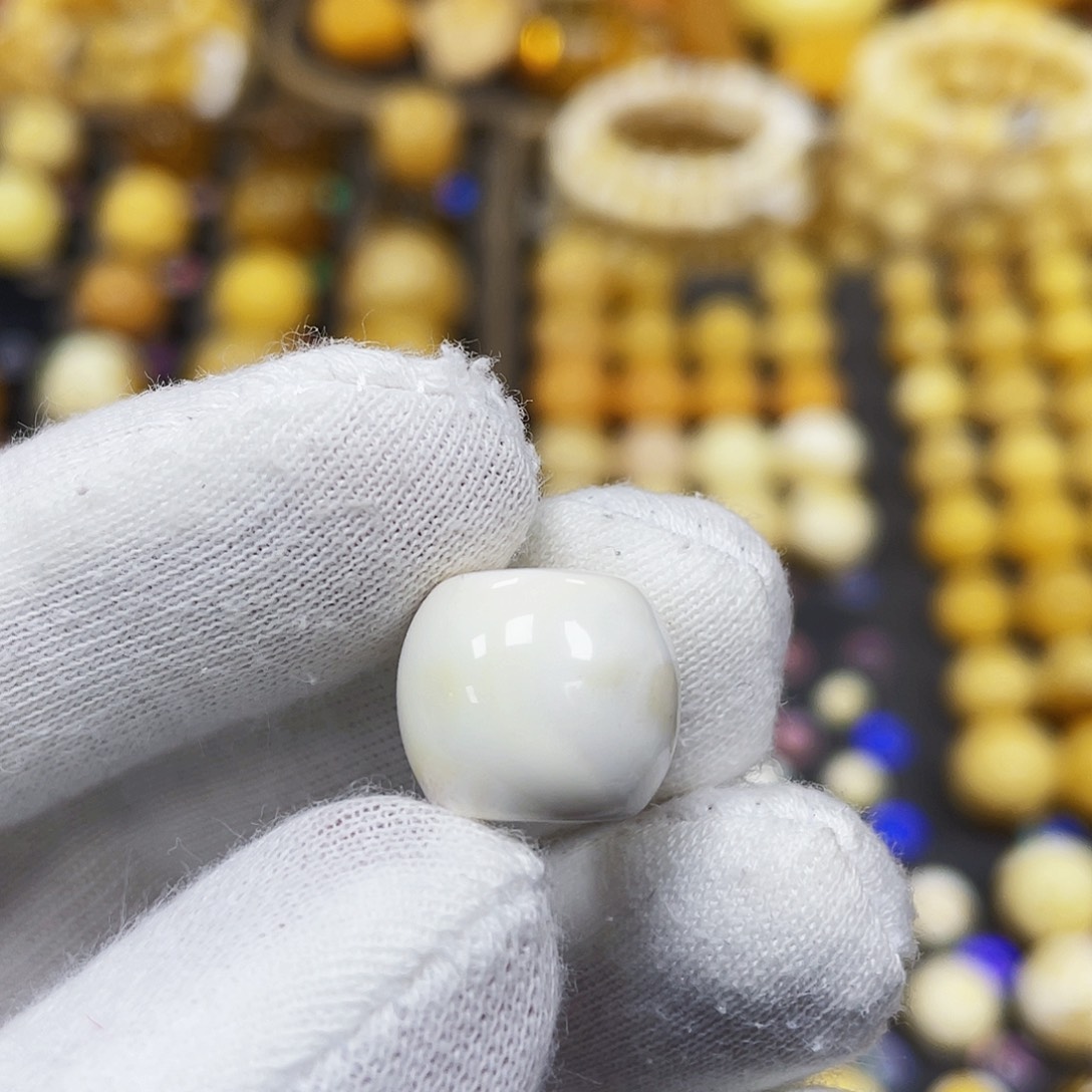 蜜蜡珠宝奇石未镶嵌14.0mm*12.0mm油漆瓷白蜡｜老型