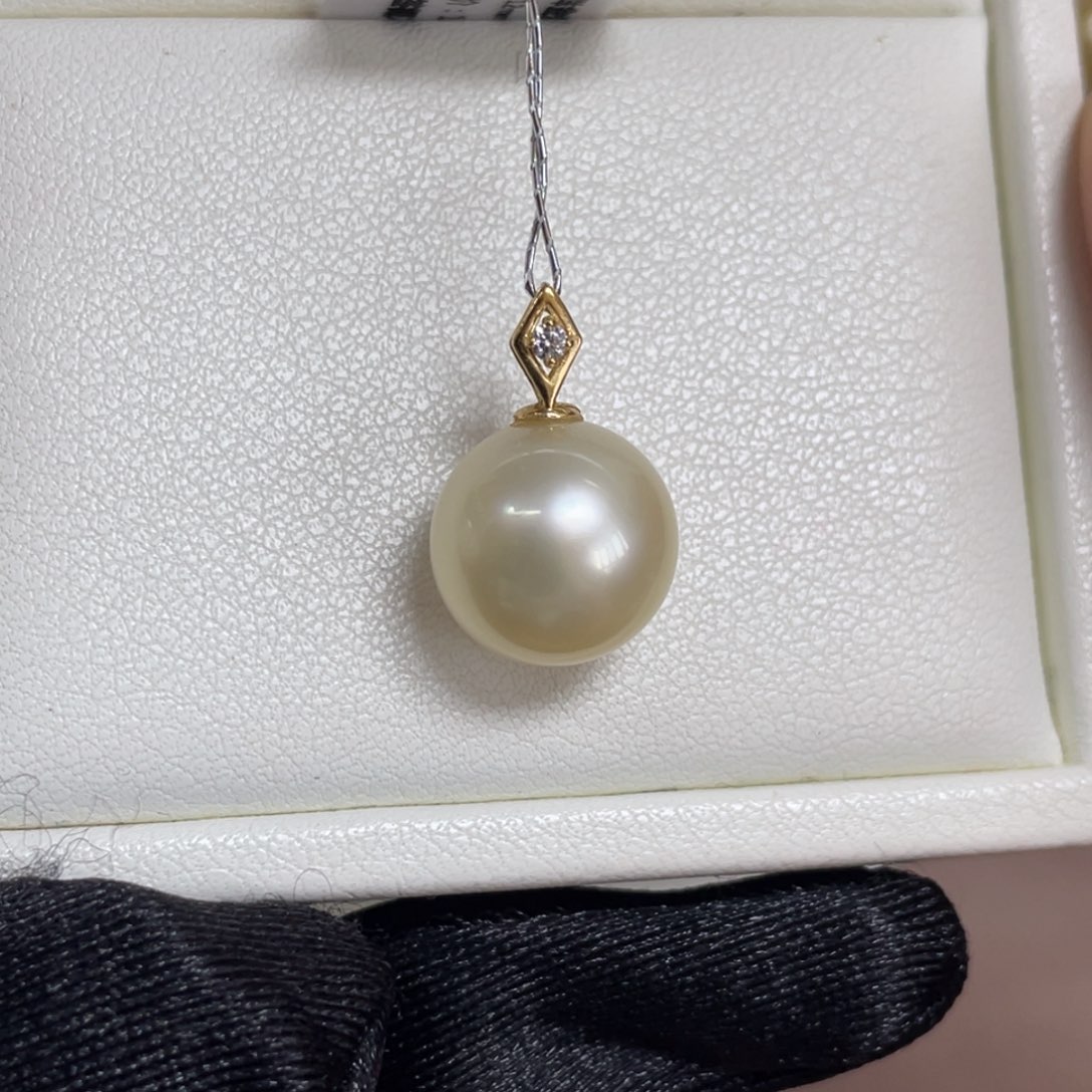 18K金镶嵌海水珍珠吊坠(不含链)11.6mm