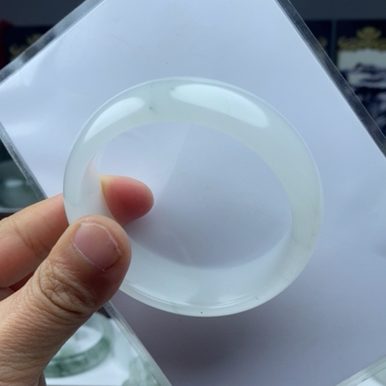 石英质玉（金丝玉）手镯未镶嵌人**茶