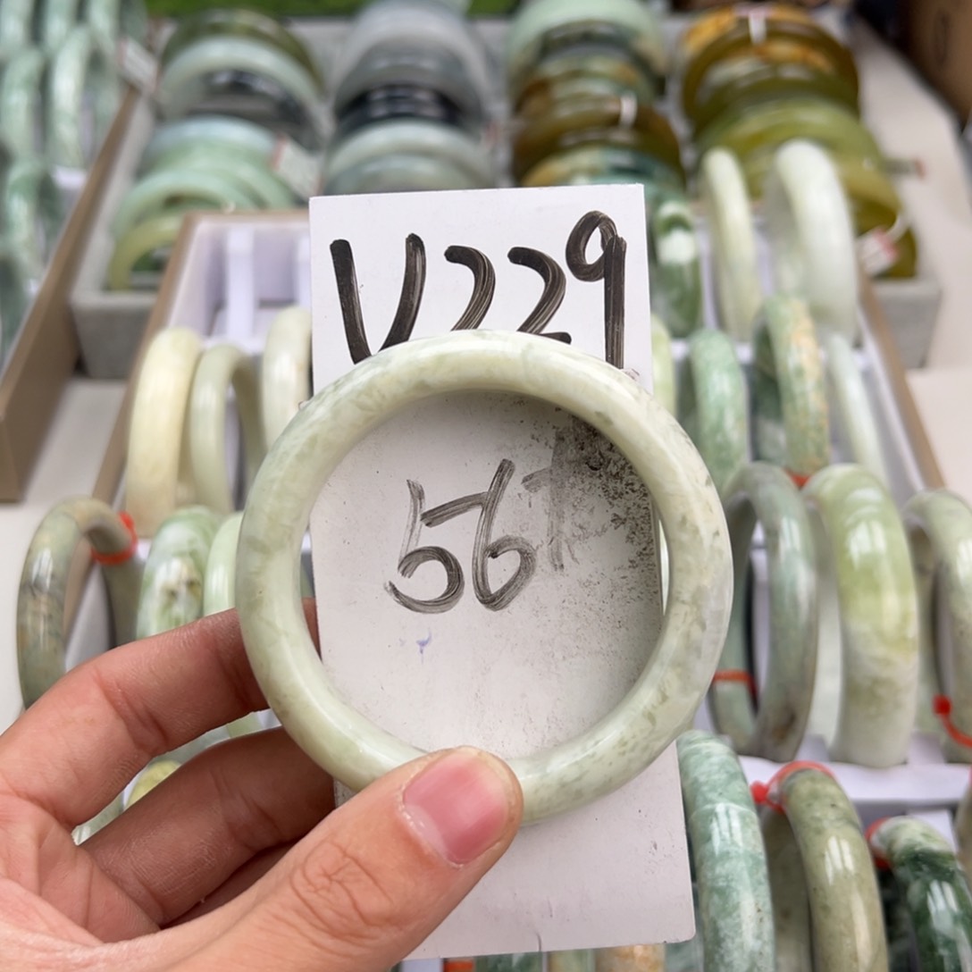 岫玉手镯未镶嵌天然岫玉微瑕