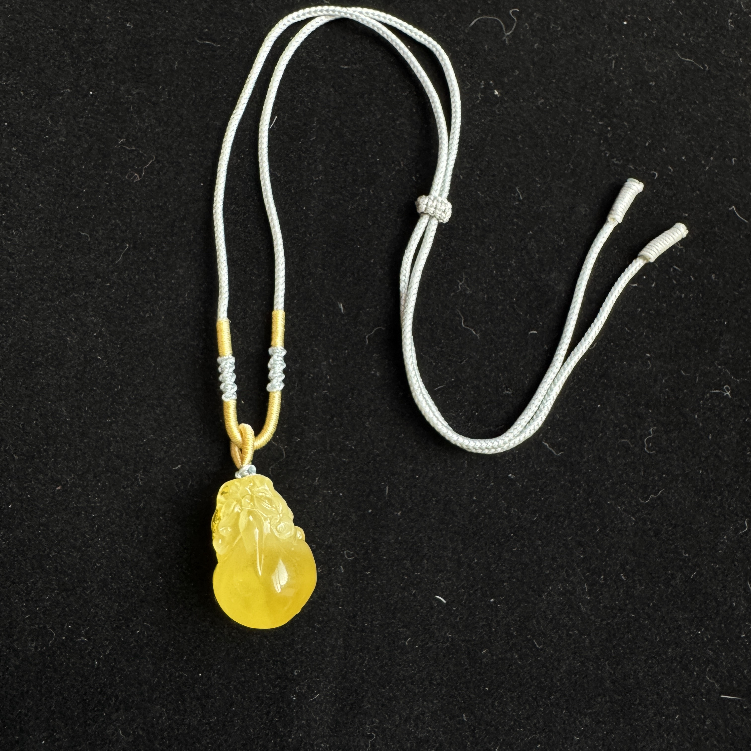 蜜蜡貔貅精工雕刻吊坠可调节