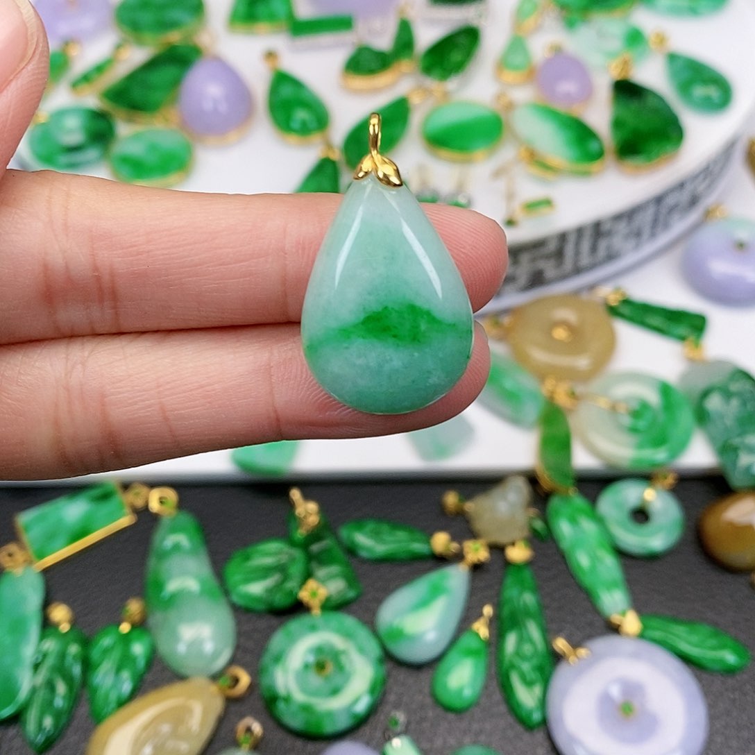 翡翠吊坠(不含链)18K金镶嵌