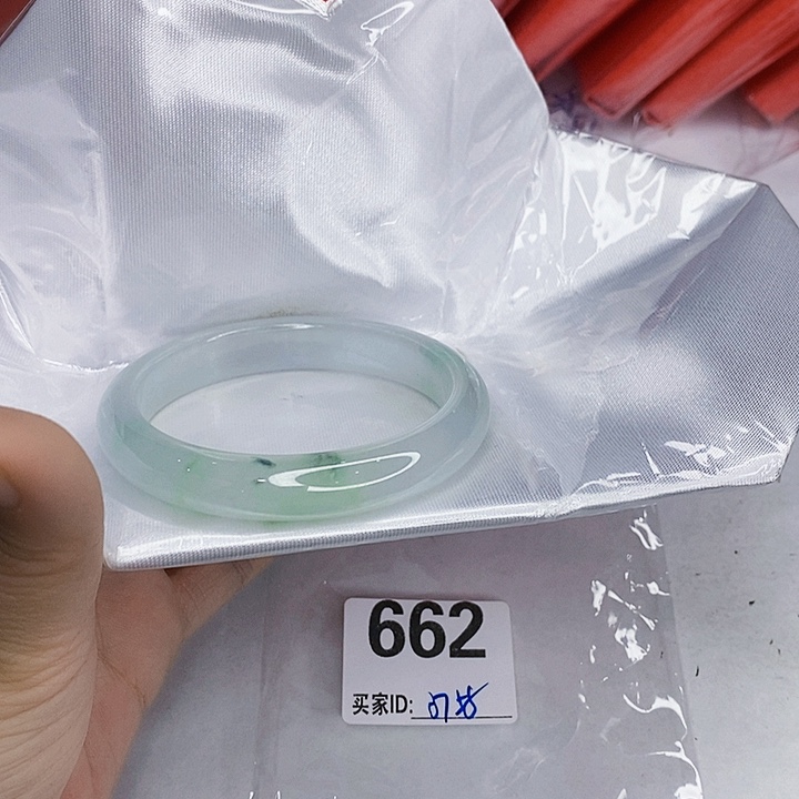 翡翠未镶嵌手镯一图一物实物为准（微瑕处理）