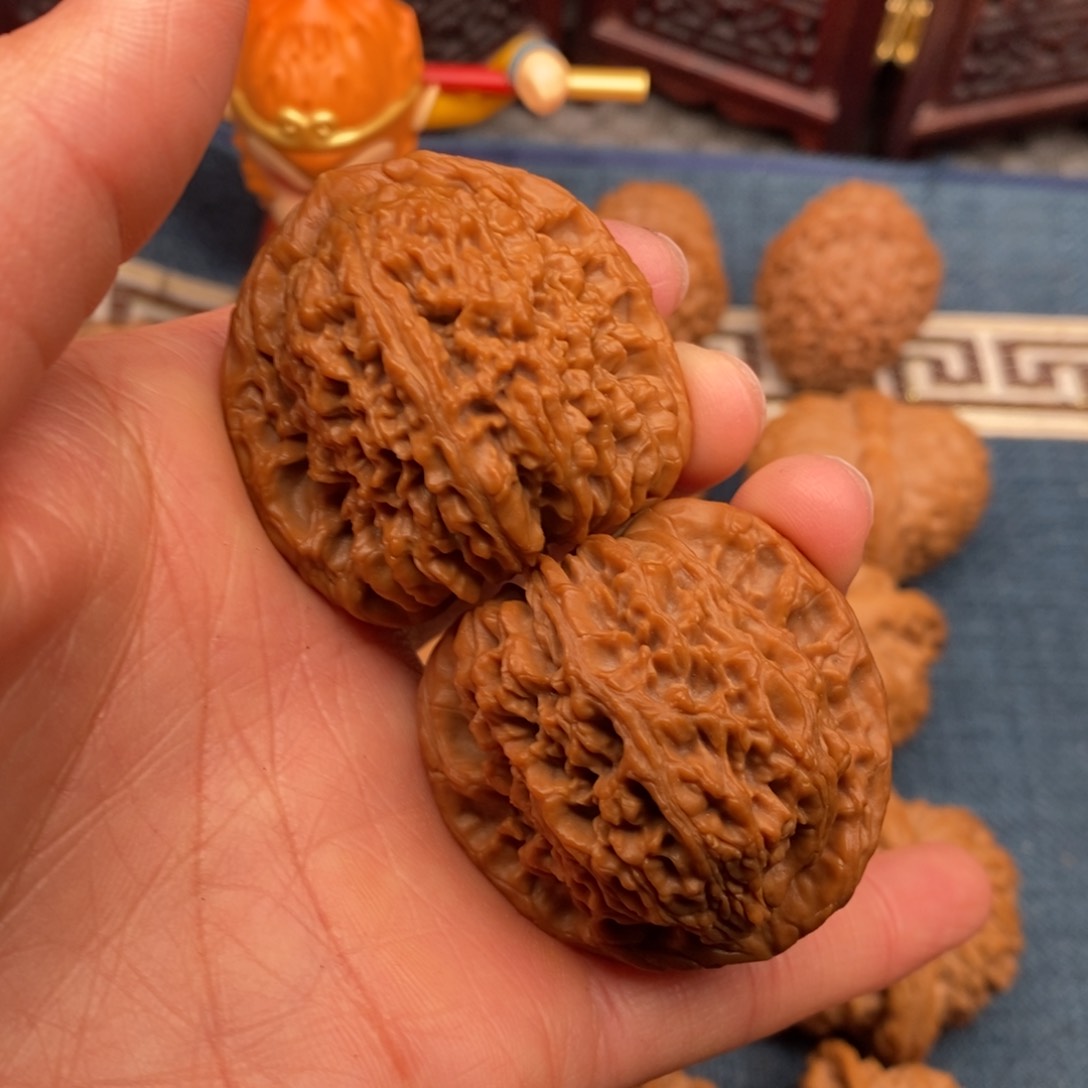文玩核桃把件40.5全品高炮红皮南疆