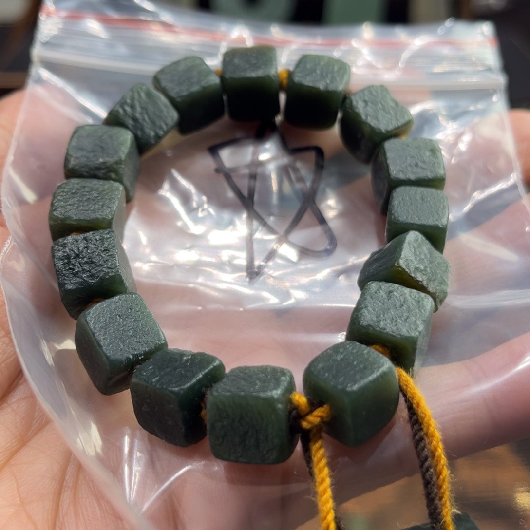 和田玉颈饰未镶嵌七**灯