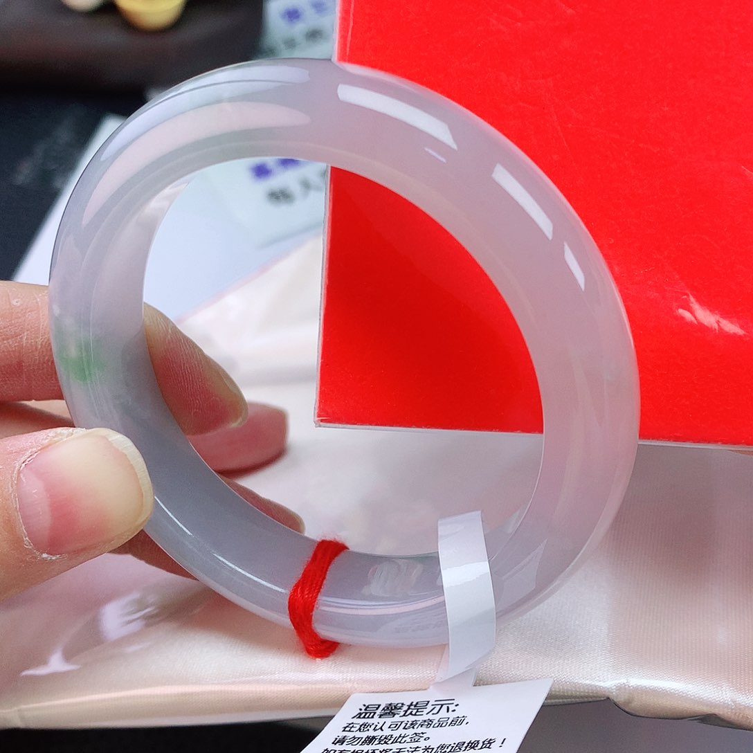 翡翠手镯未镶嵌52圈