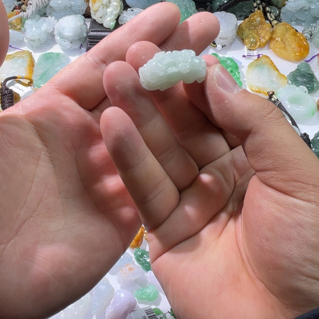 翡翠颈饰未镶嵌天然