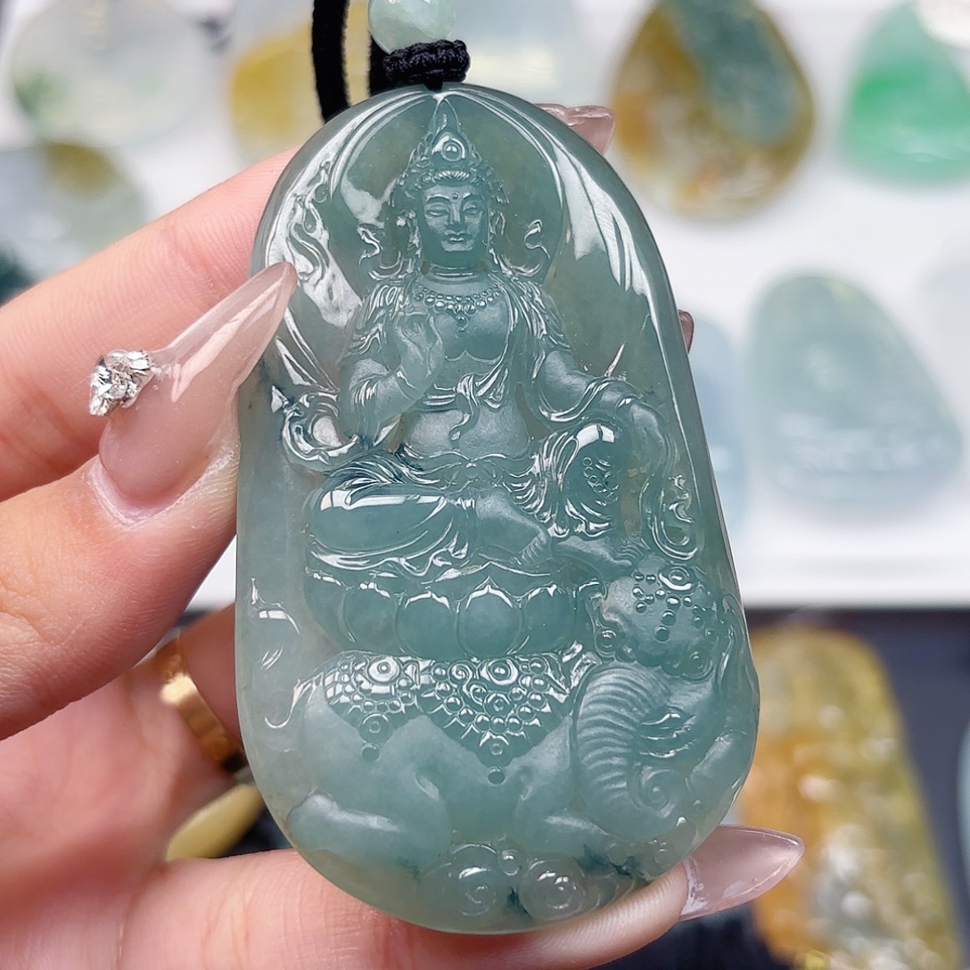 请***洋翡翠未镶嵌颈饰普贤