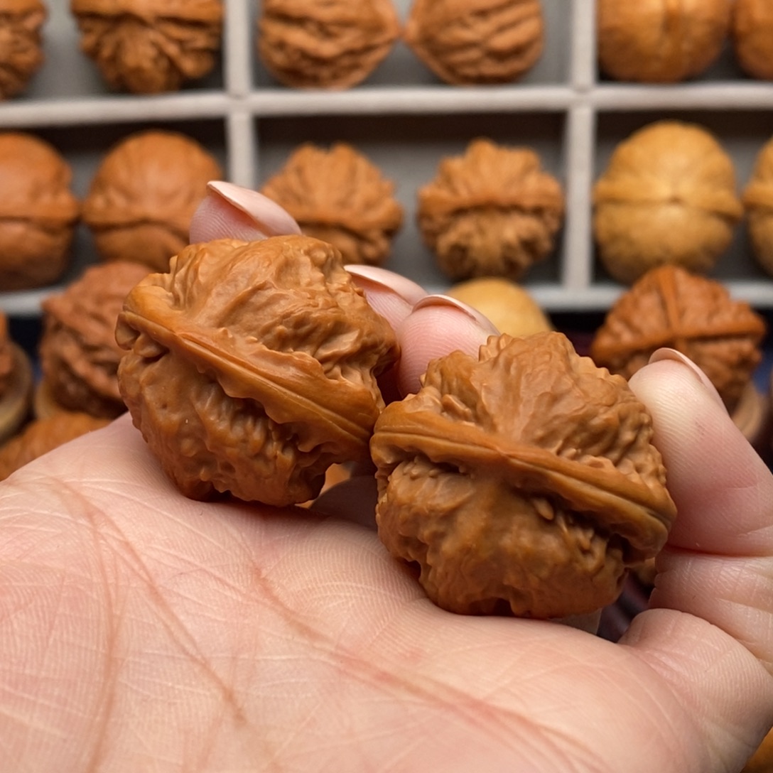 丰***材把件文玩核桃赤焰粗筋