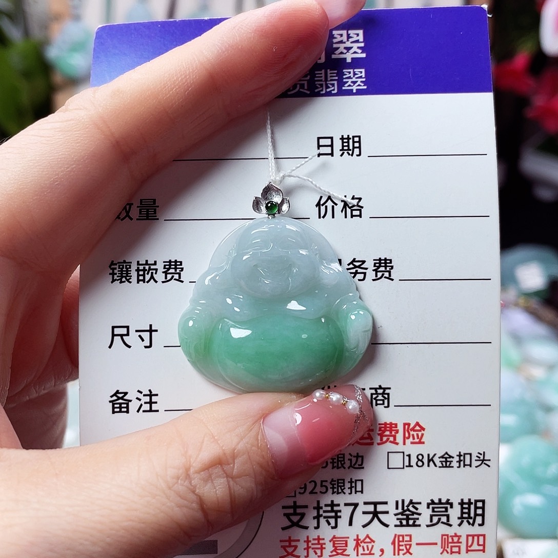 小****翡翠18K金镶嵌颈饰佛公