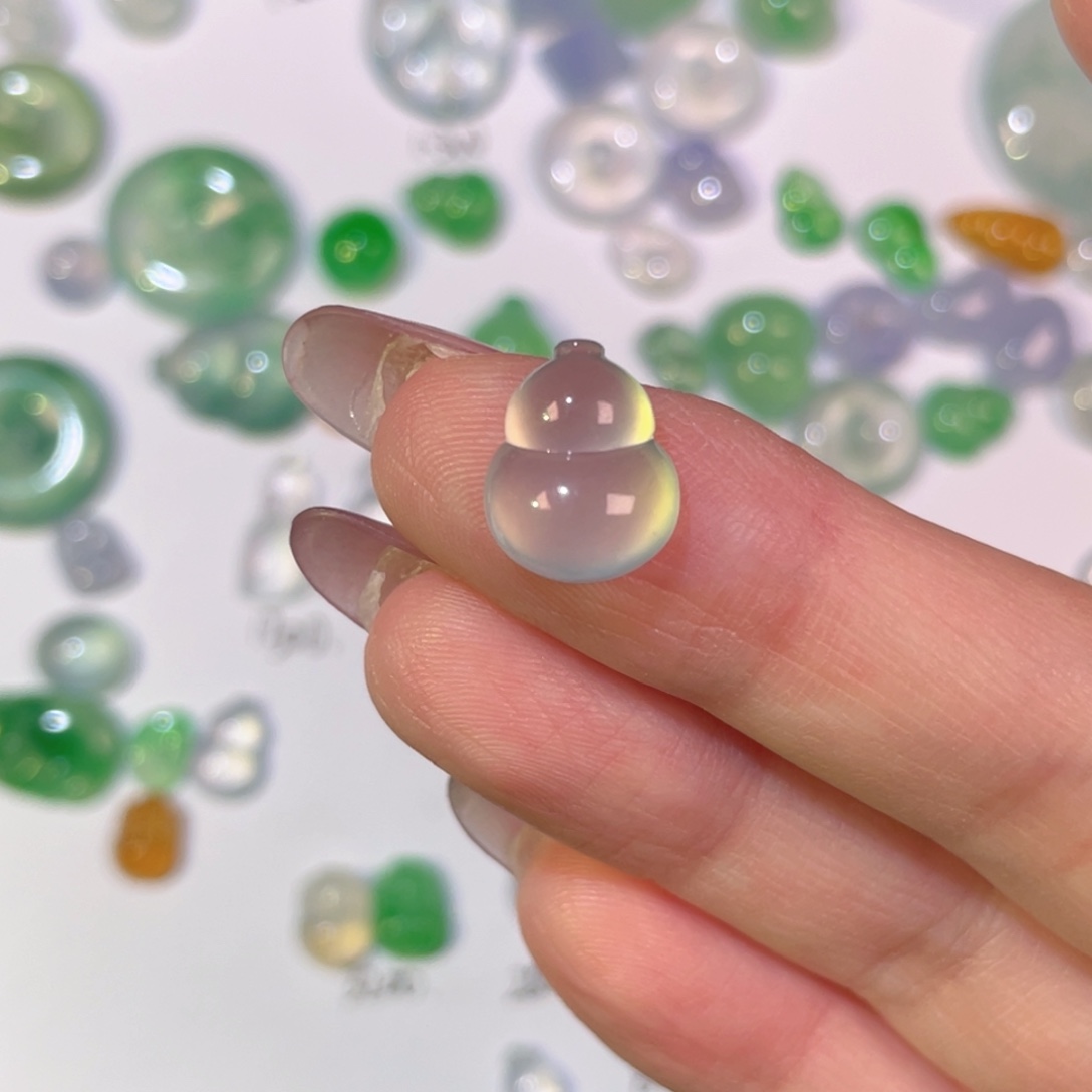 翡翠未镶嵌颈饰裸石