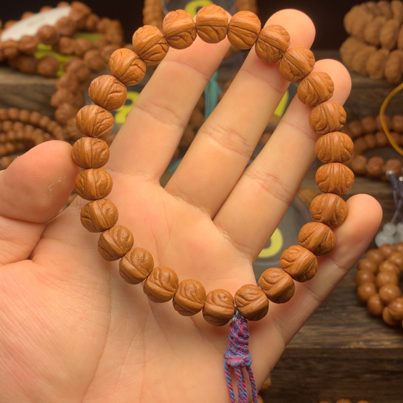 【闪购商品】桃核吊坠水**由玉龙脊