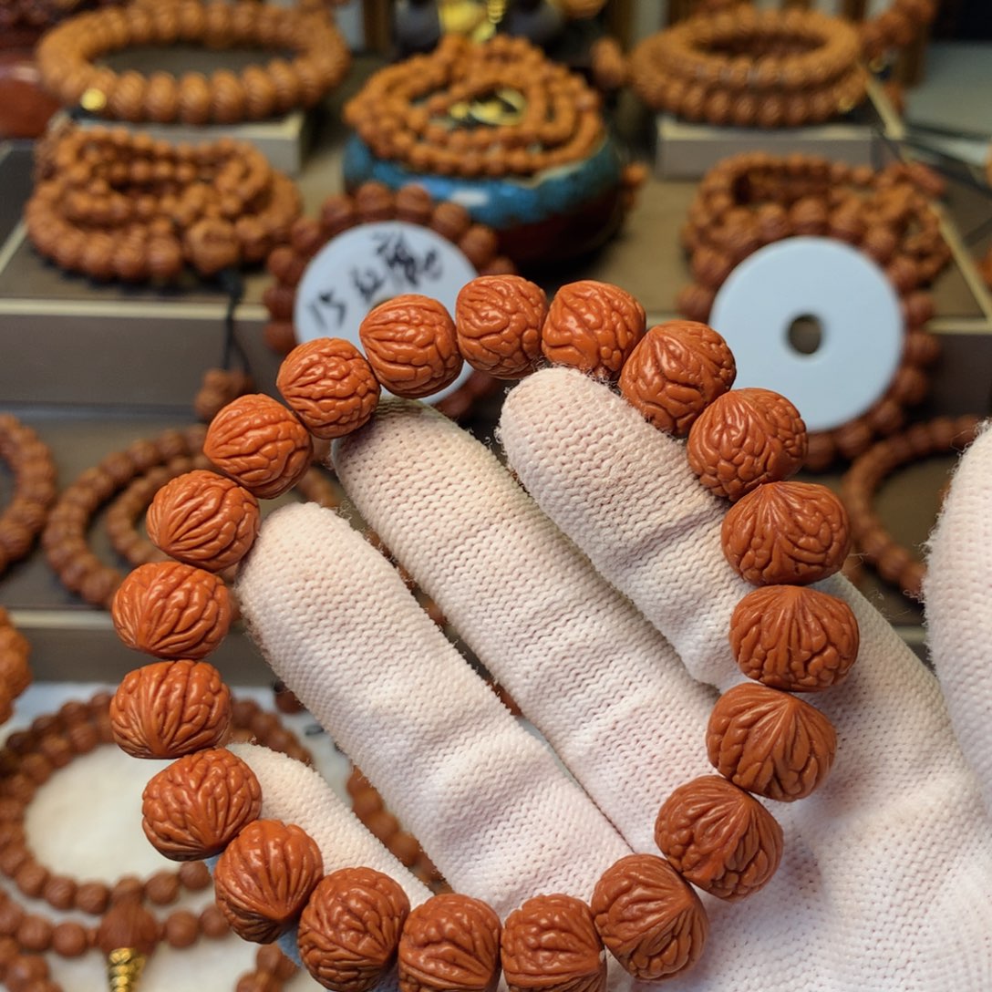 -***R手串桃核秦岭龙纹