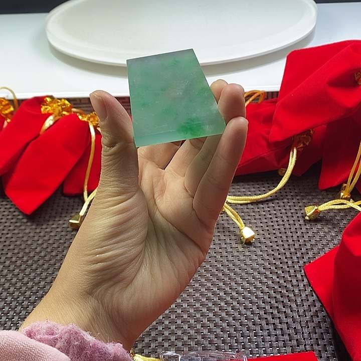 只买单纯的吊坠，没带链子，属的性质。