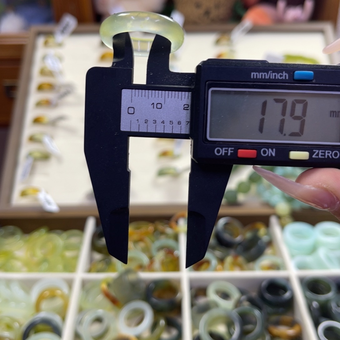 蛇纹石玉未镶嵌手镯139