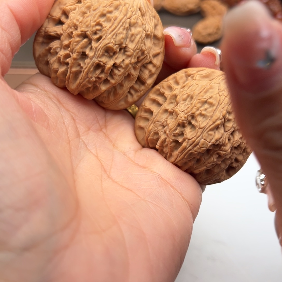 文玩核桃把件绣球44