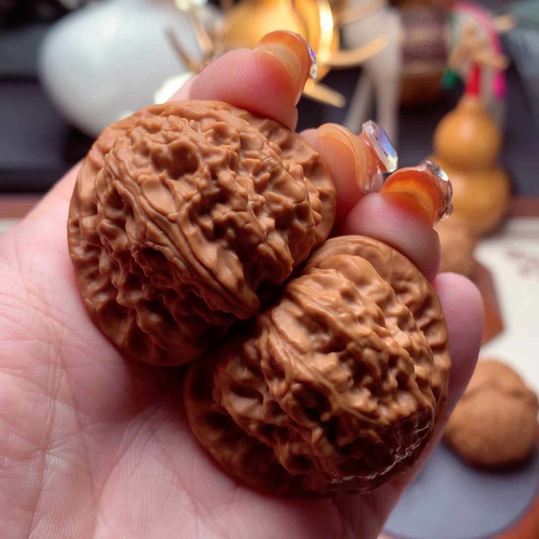 文玩核桃把件三角白  1号