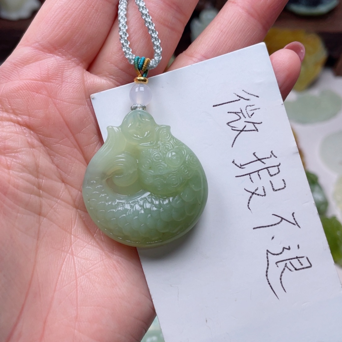 蛇纹石玉颈饰未镶嵌