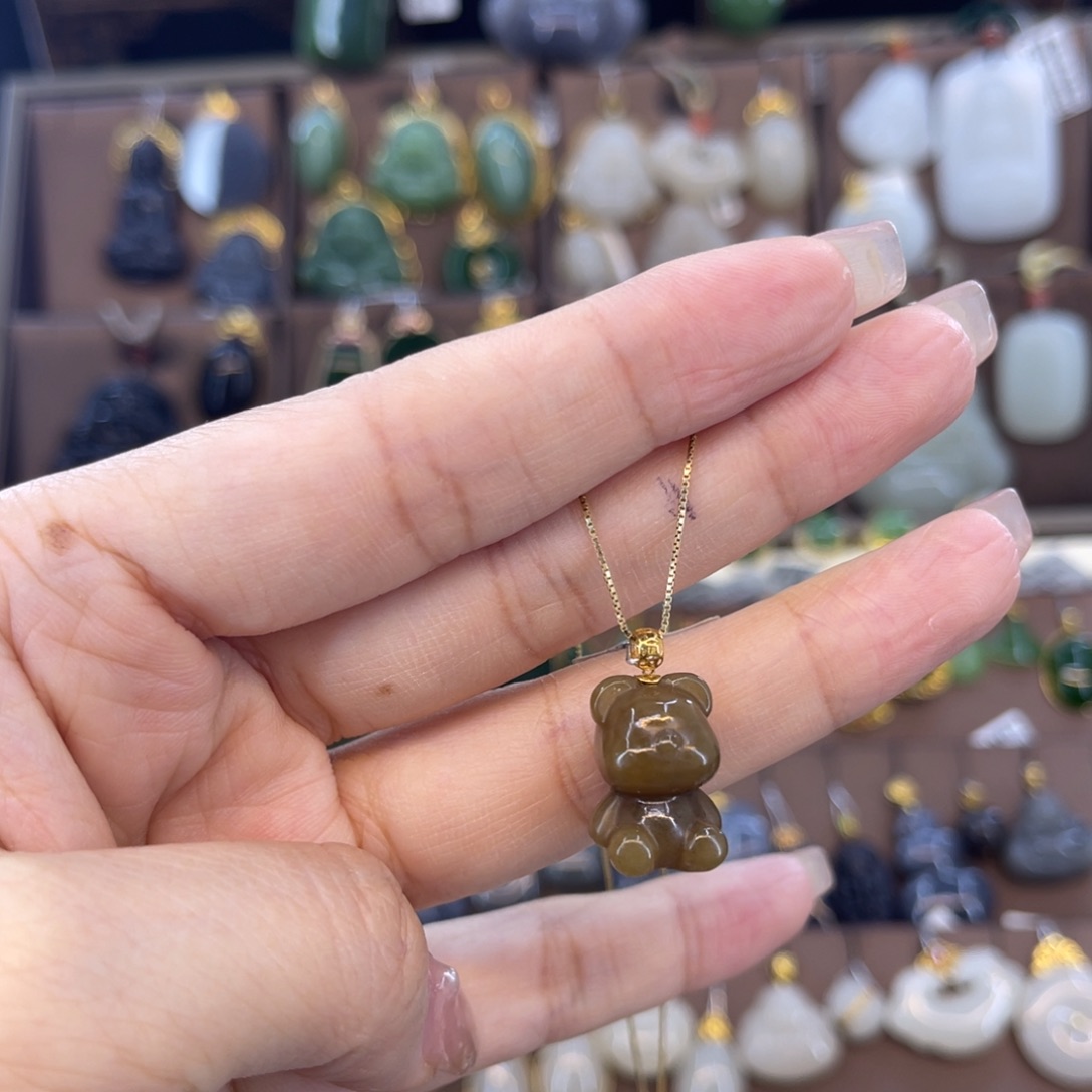 和田玉吊坠18K金镶嵌