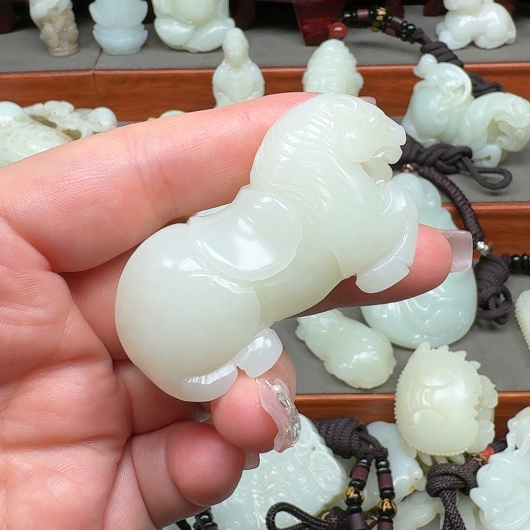 苏****和田玉未镶嵌把件