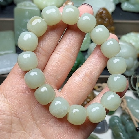 和田玉颈饰未镶嵌