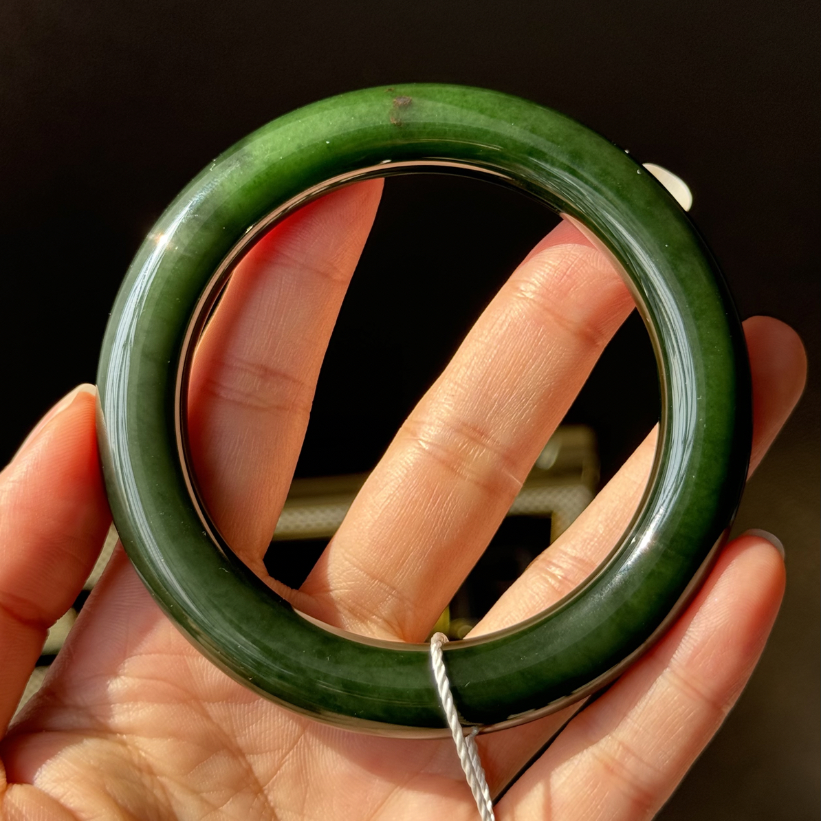 俄罗斯碧玉菠菜绿和田玉圆条手镯57.8