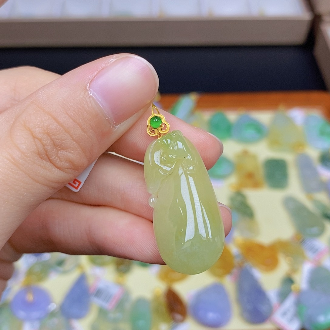 翡翠颈饰18K金镶嵌翡翠